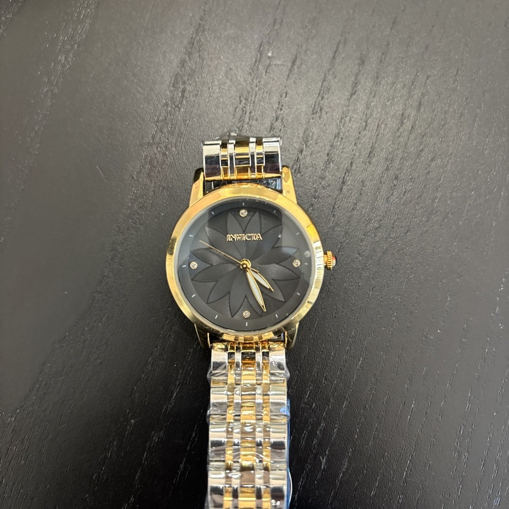 Invicta Woman Watch Gold With Silver Brand New 69301